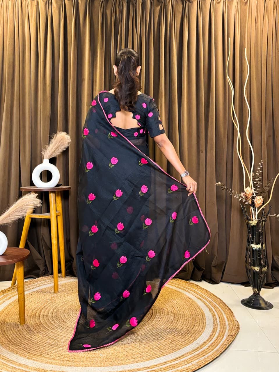 Kota Doriya Saree with Multi Threadwork with Unstitch Blouse